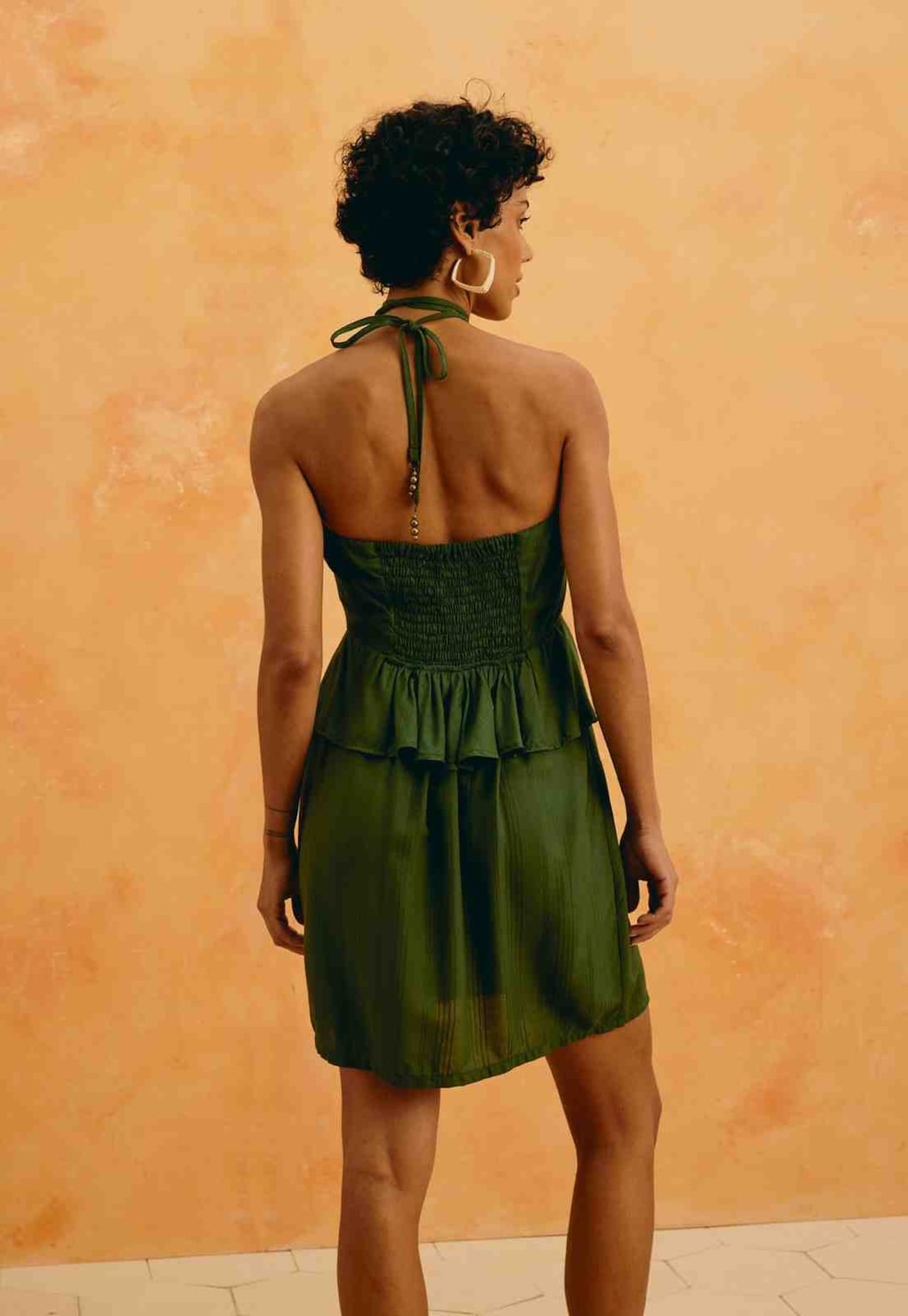 Vestido Curto Liso Peplum Amarração