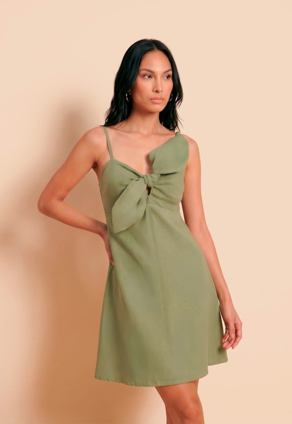 Vestido Curto Liso Pétala Decote   Vista Frontal