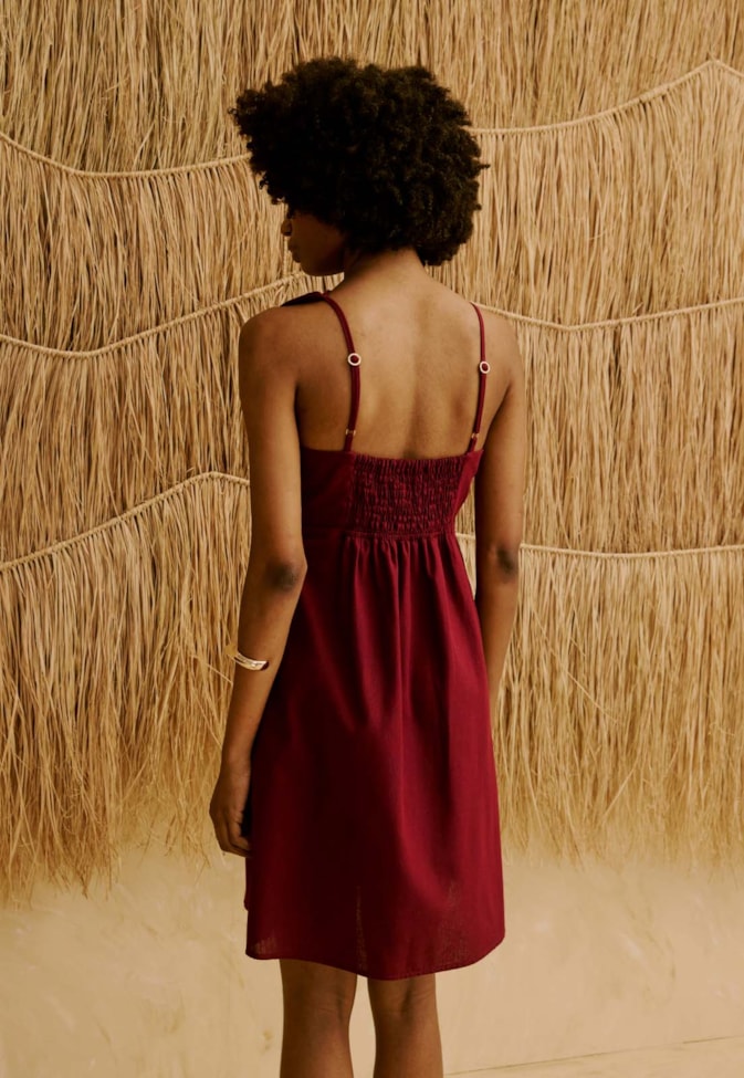 Vestido Curto Liso Pétala Decote  