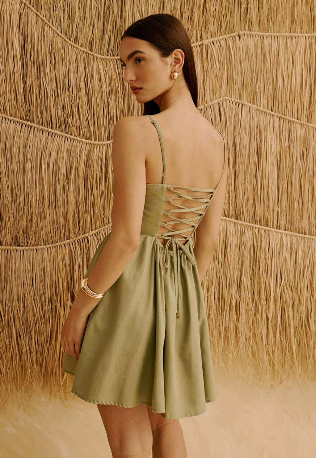 Vestido Curto Liso Ponta Cintura