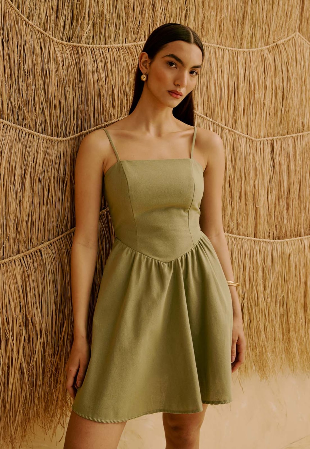 Vestido Curto Liso Ponta Cintura