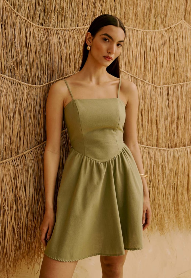 Vestido Curto Liso Ponta Cintura