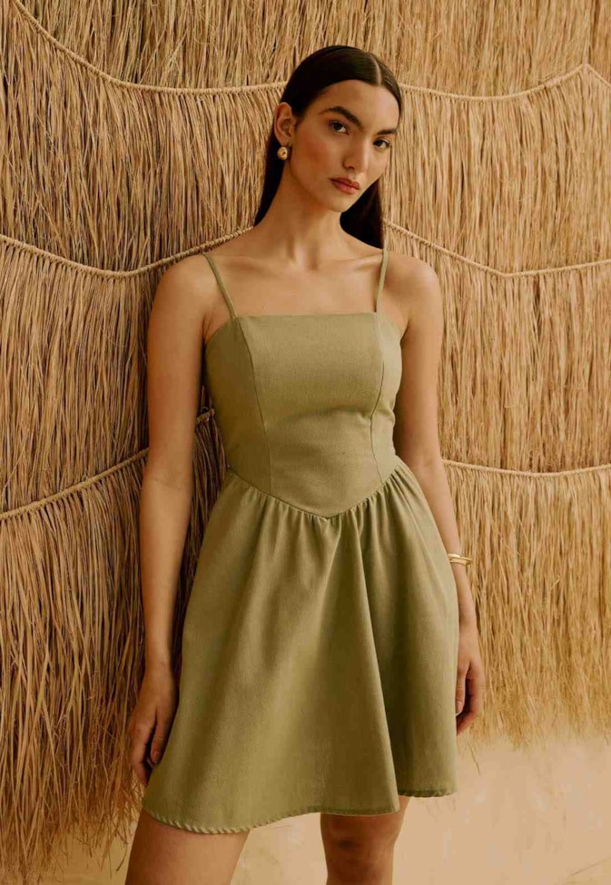 Vestido Curto Liso Ponta Cintura