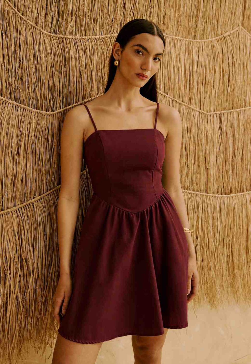 Vestido Curto Liso Ponta Cintura