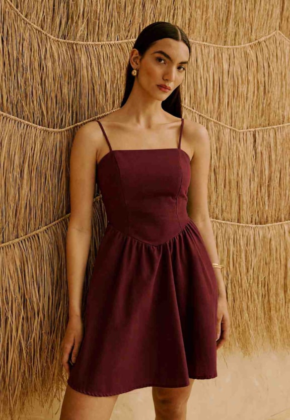 Vestido Curto Liso Ponta Cintura Vista Frontal