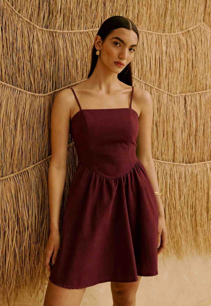 Vestido Curto Liso Ponta Cintura