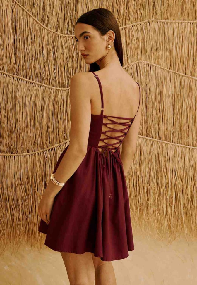 Vestido Curto Liso Ponta Cintura