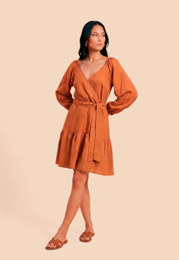 Vestido Curto Liso Transpasse Vista Frontal