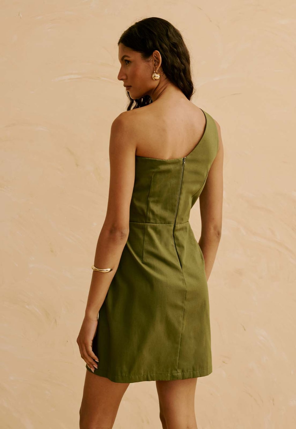 Vestido Curto Liso Um Ombro Só  