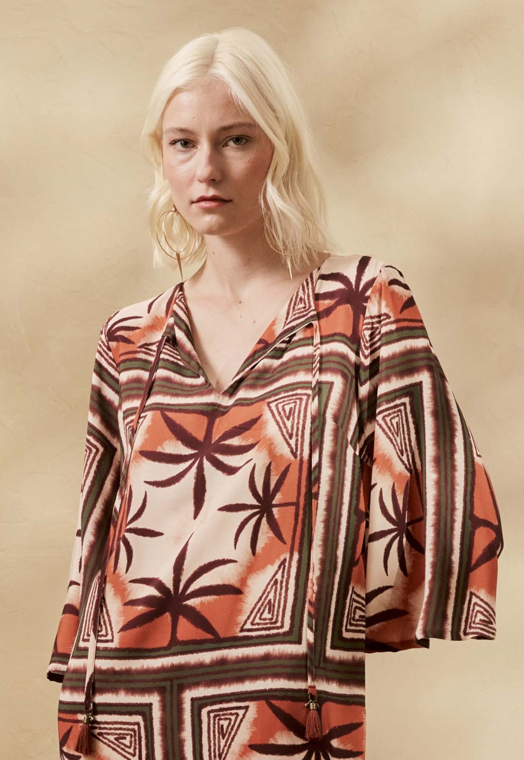 Vestido Curto Manga Ampla Estampado Bruma