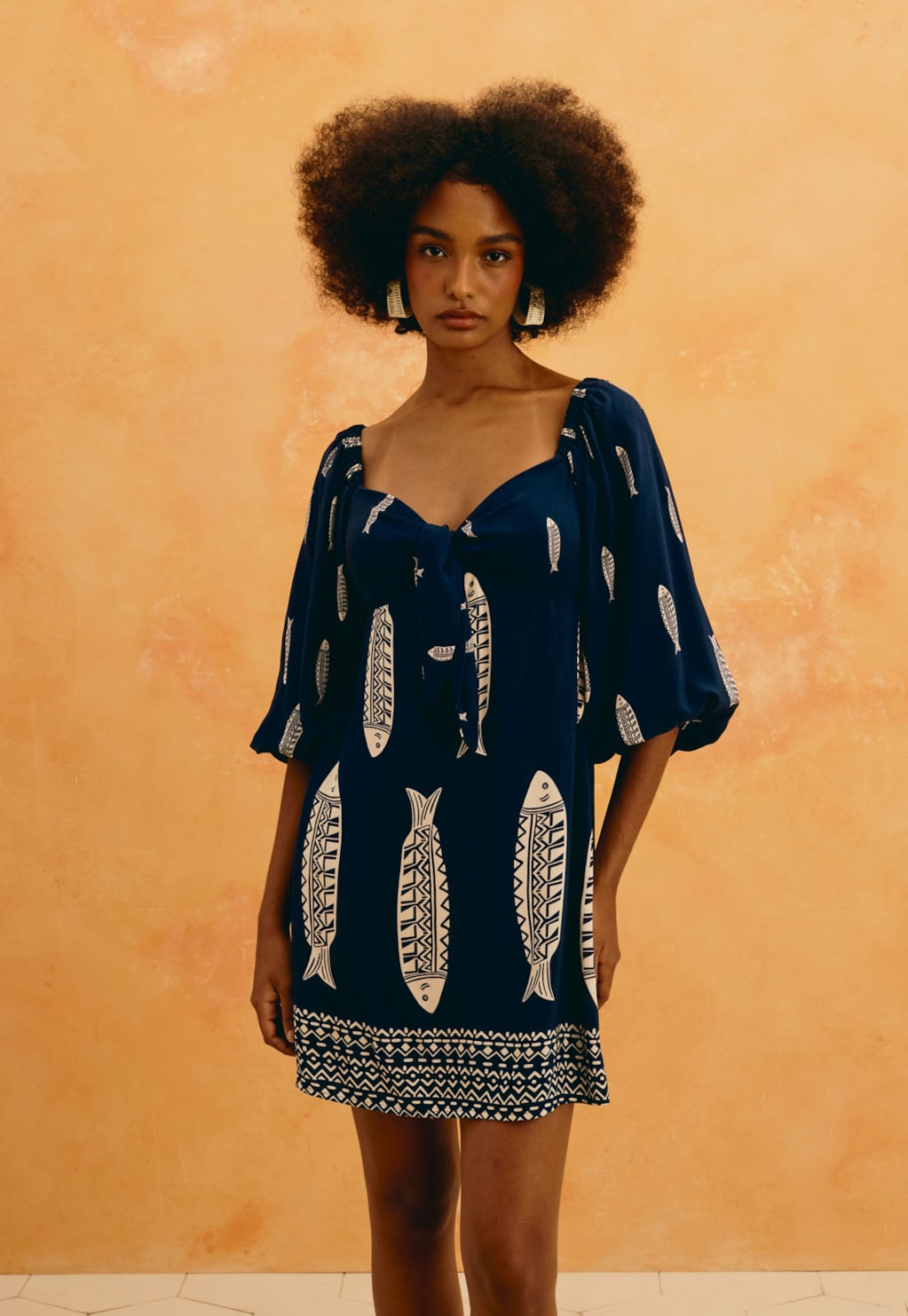 Vestido Curto Manga Bufante Estampado Cayma