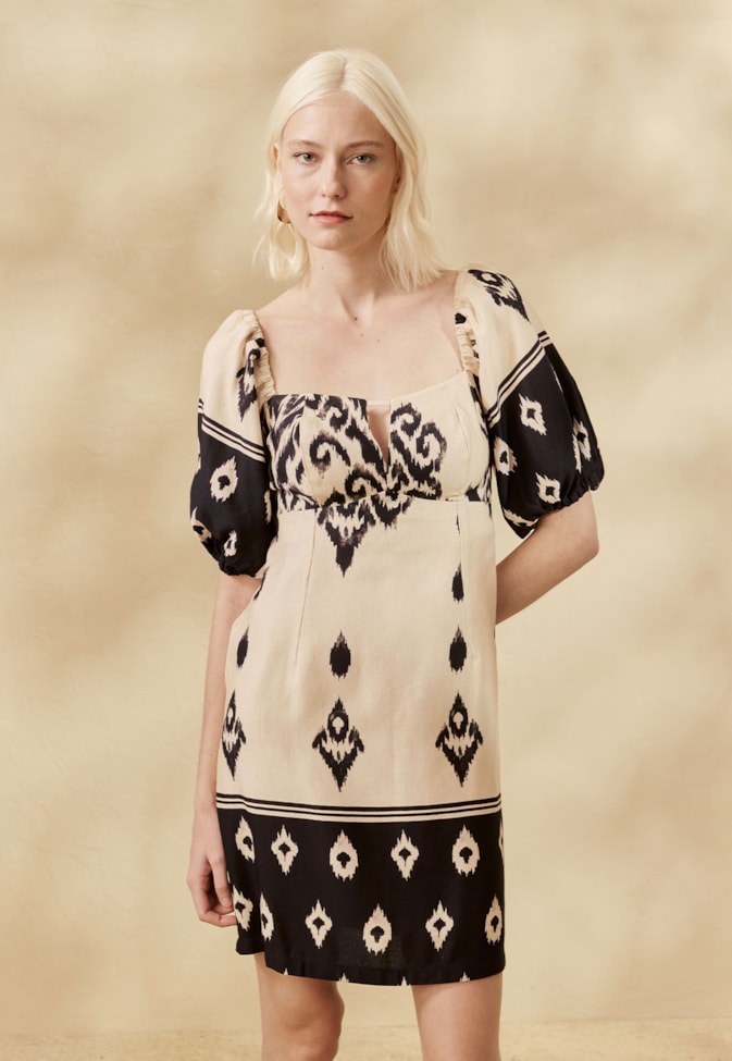 Vestido Curto Manga Bufante Estampado La Pacha