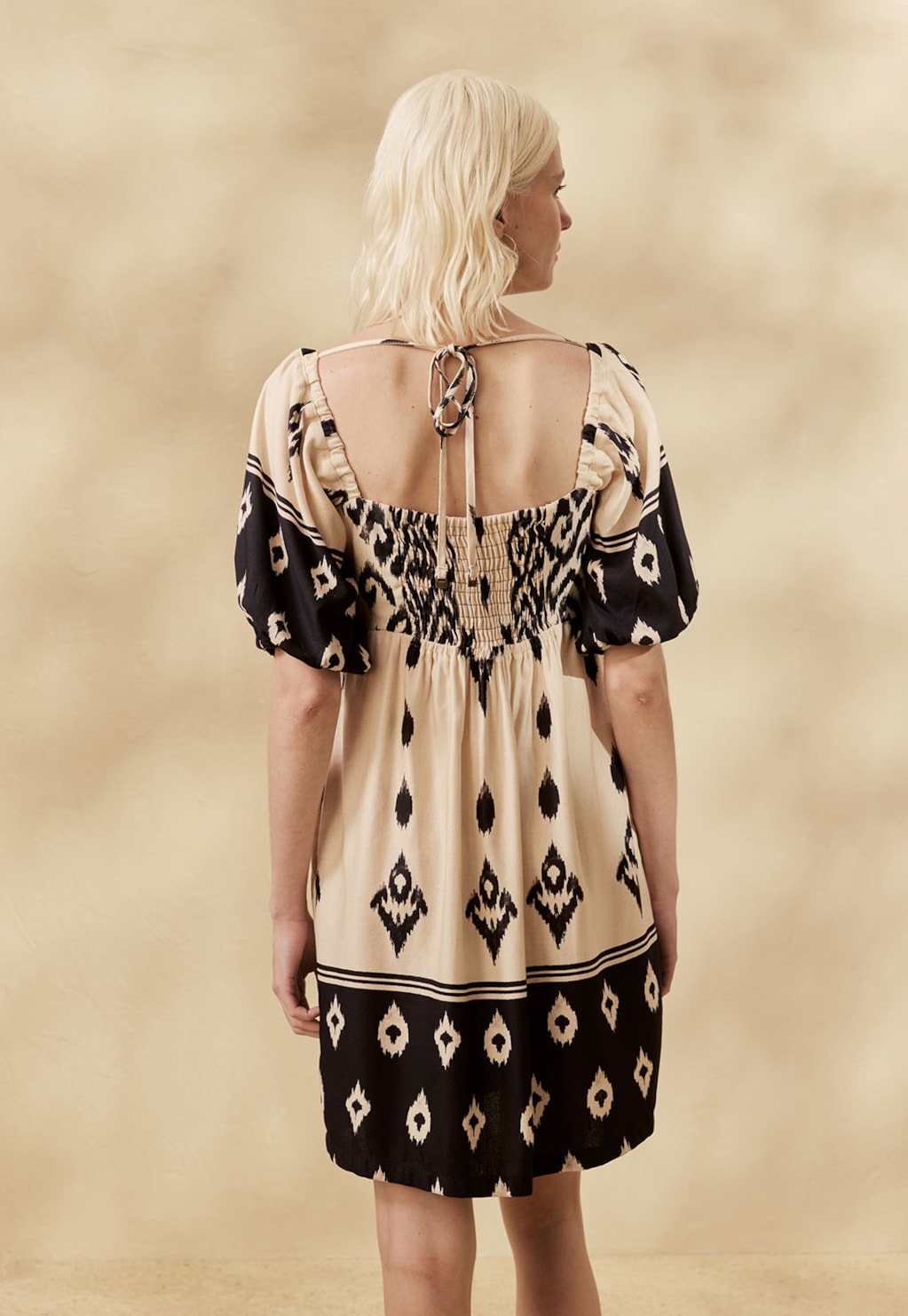 Vestido Curto Manga Bufante Estampado La Pacha