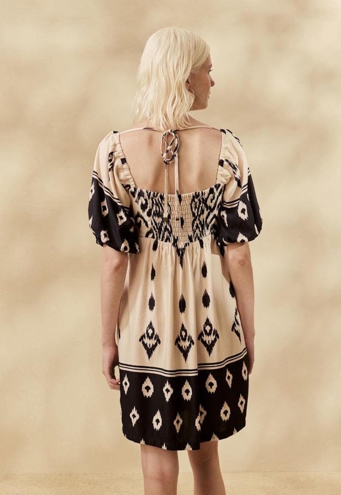 Vestido Curto Manga Bufante Estampado La Pacha