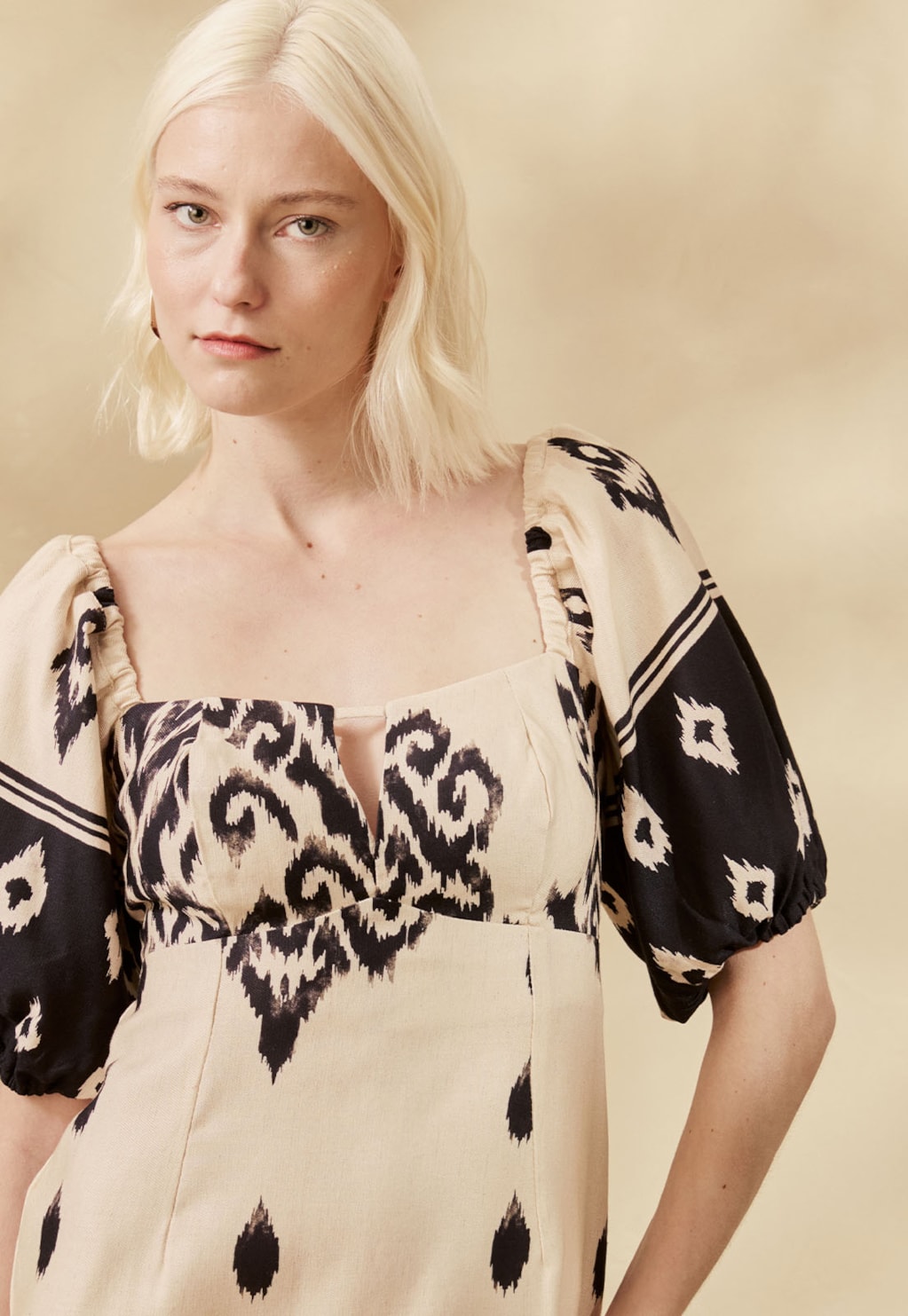 Vestido Curto Manga Bufante Estampado La Pacha