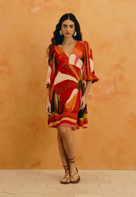 Vestido Curto Manga Bufante Estampado Latina Vista Frontal