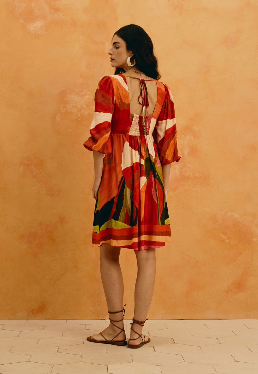 Vestido Curto Manga Bufante Estampado Latina