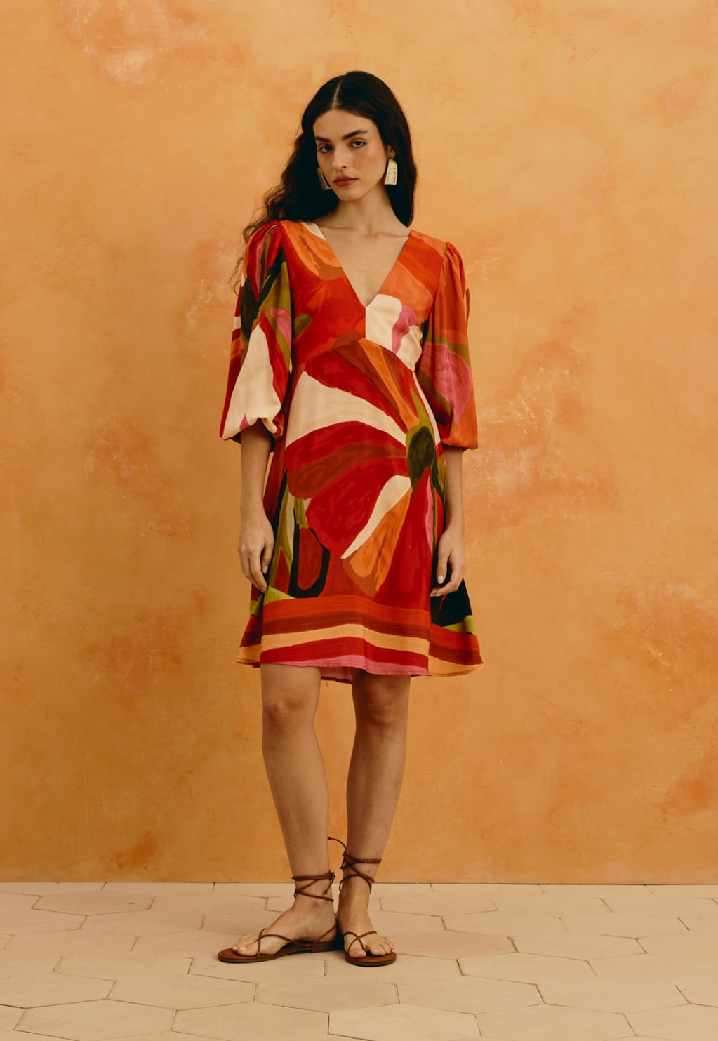 Vestido Curto Manga Bufante Estampado Latina