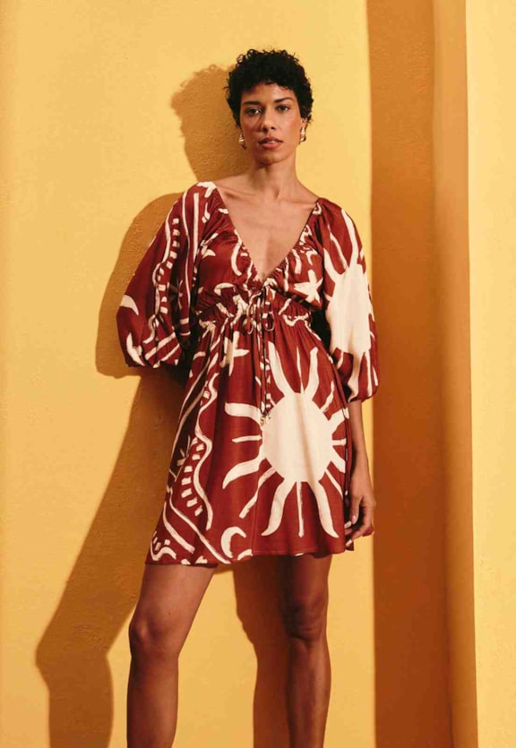 Vestido Curto Manga Bufante Estampado Solar Vista Frontal