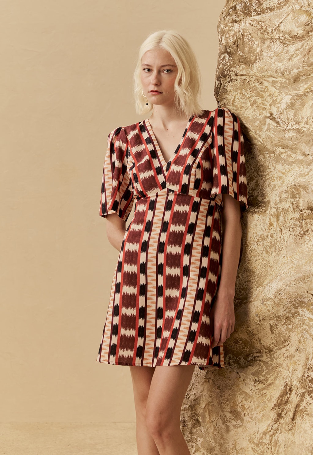 Vestido Curto Manga Estampado Tapê