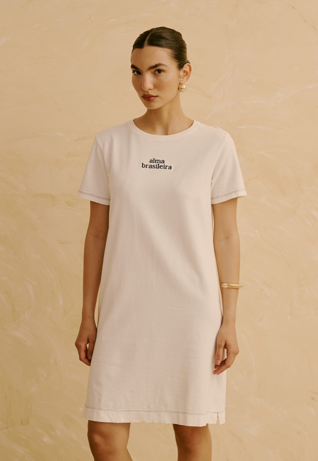 Vestido Curto Moletinho Bordado 