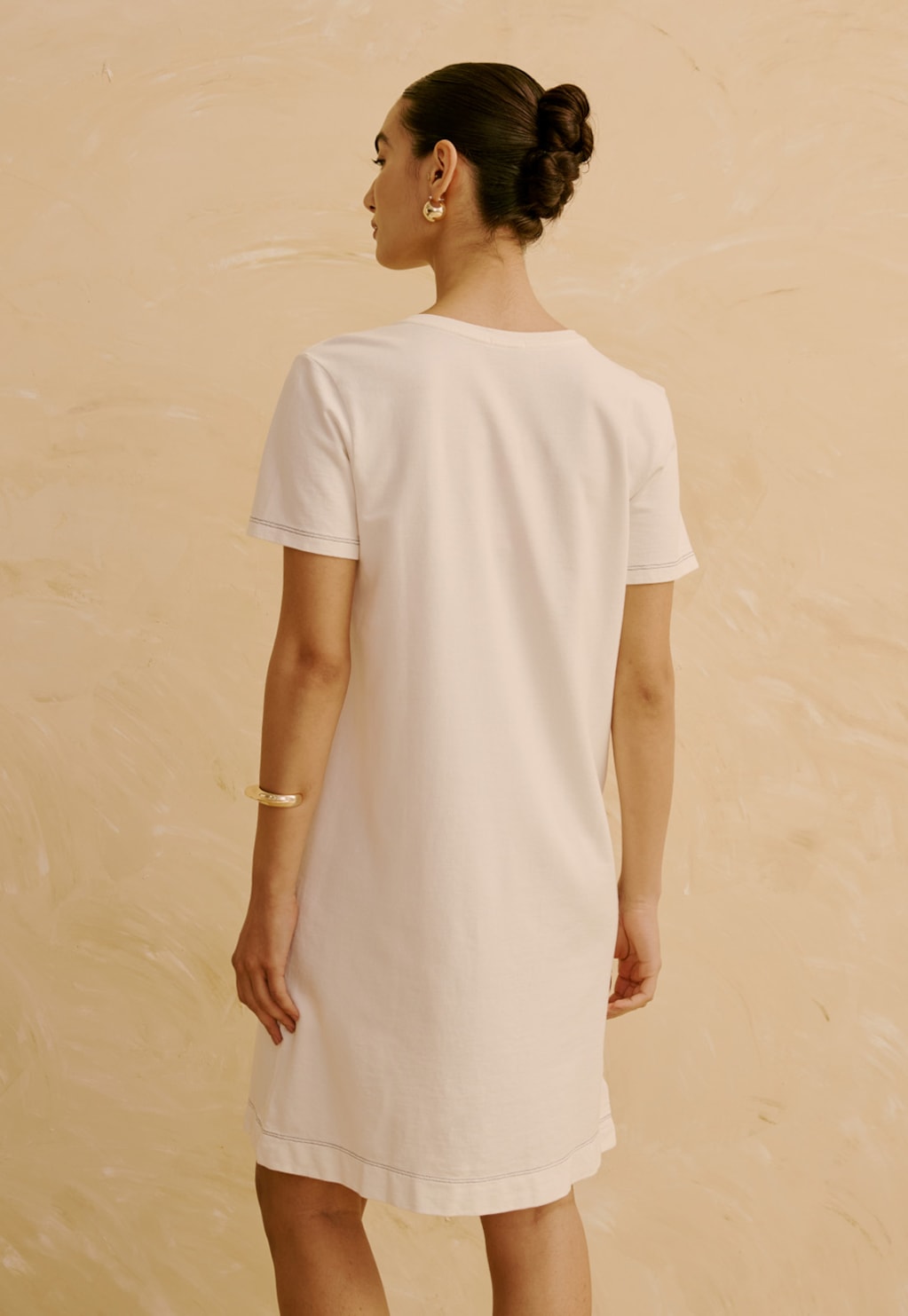 Vestido Curto Moletinho Bordado 