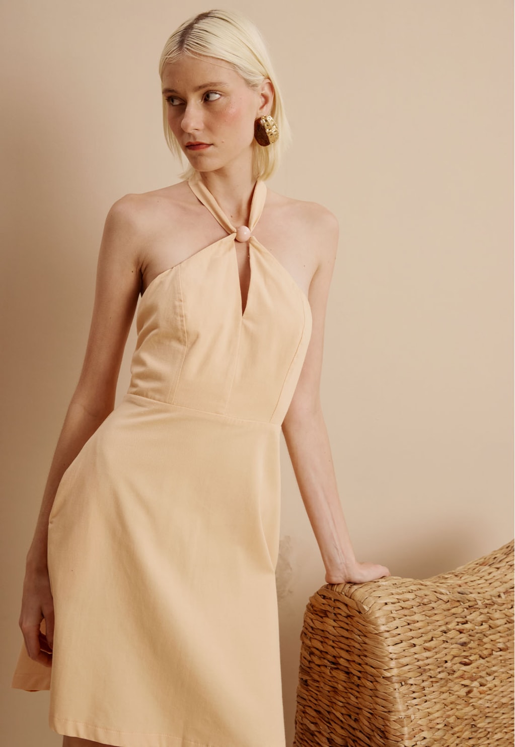 Vestido Curto Ponteira Decote