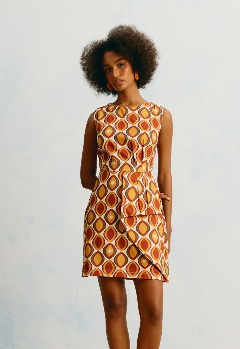 Vestido Curto Pregas Estampado Cacau Solar