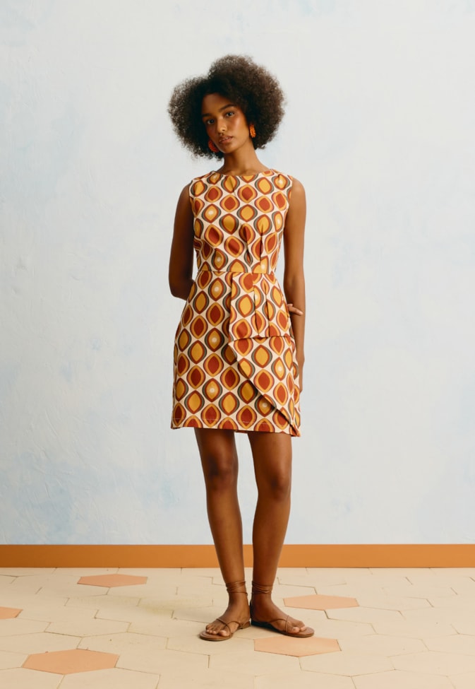 Vestido Curto Pregas Estampado Cacau Solar