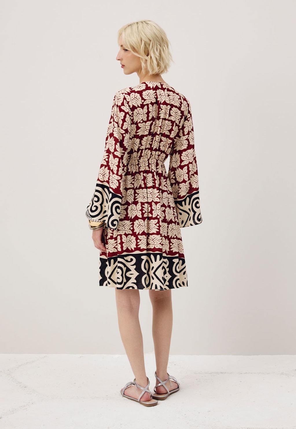 Vestido Curto Túnel Cintura Estampado Asteca