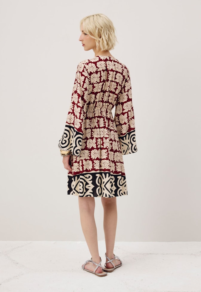 Vestido Curto Túnel Cintura Estampado Asteca