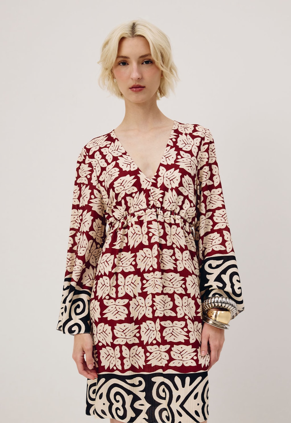 Vestido Curto Túnel Cintura Estampado Asteca