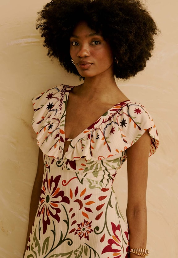 Vestido Decote com Babado Estampado Flor de Mashua Vista Traseira