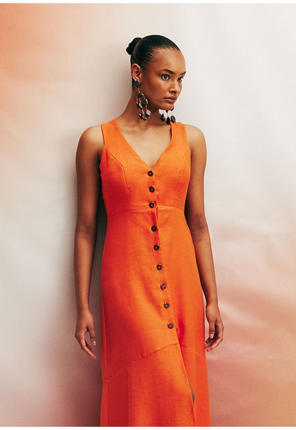 Vestido Longo Alça Larga com Botões Liso