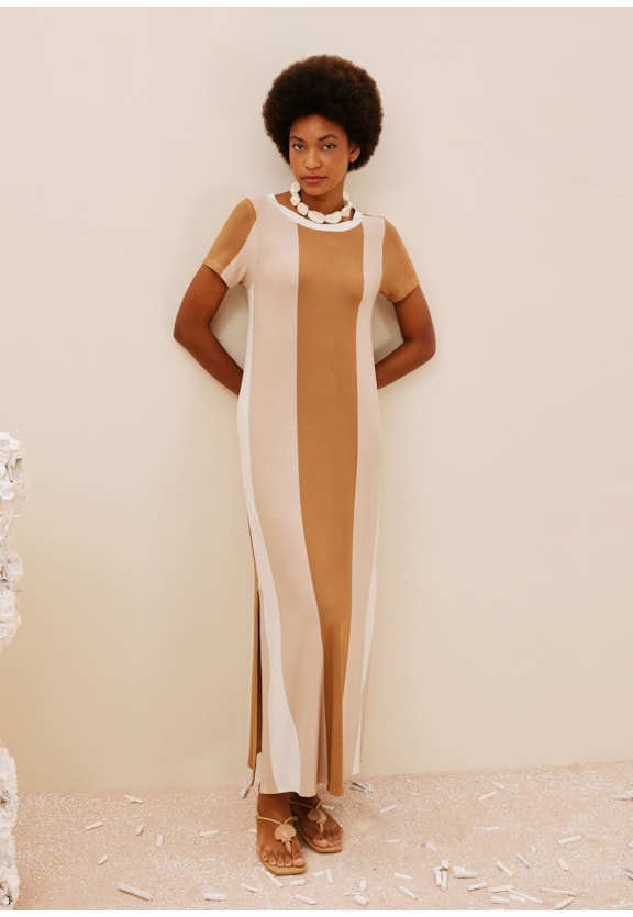 Vestido Longo Decote Canoa Vista Frontal