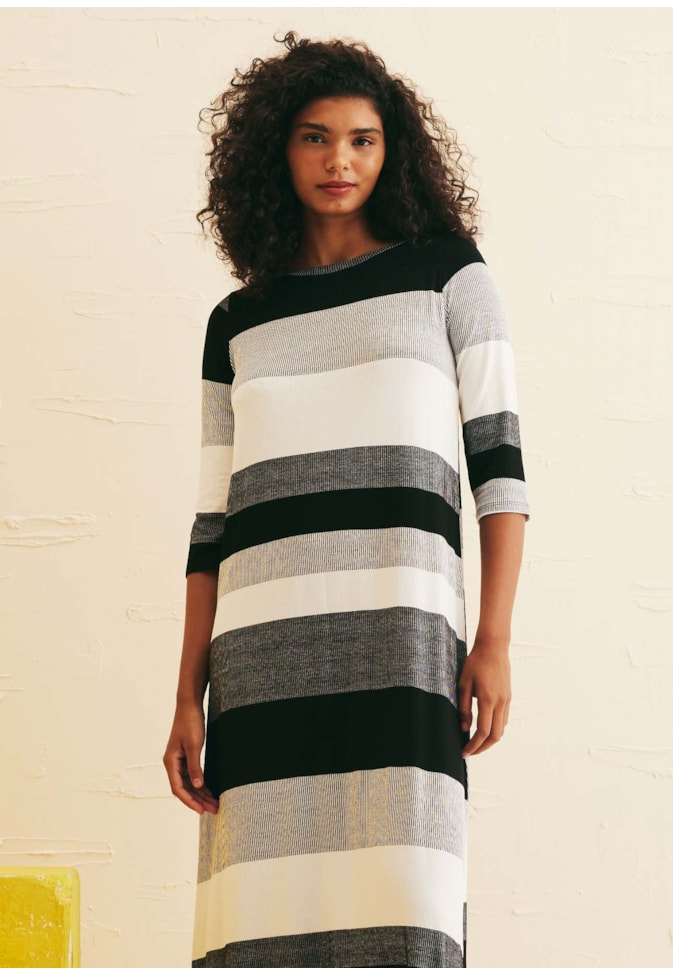 Vestido Longo Decote Canoa Manga 3/4