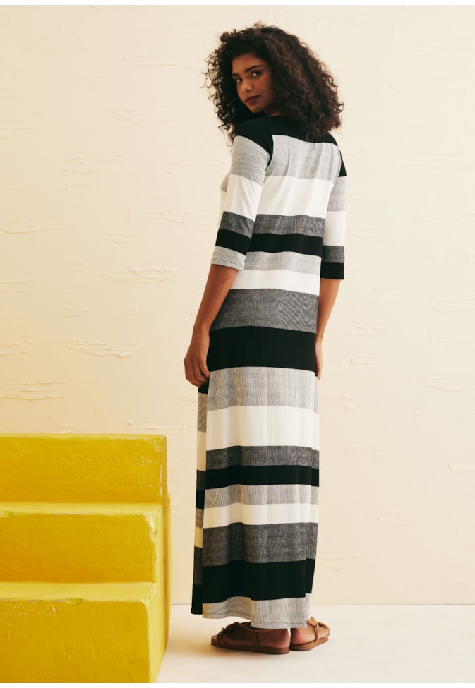 Vestido Longo Decote Canoa Manga 3/4