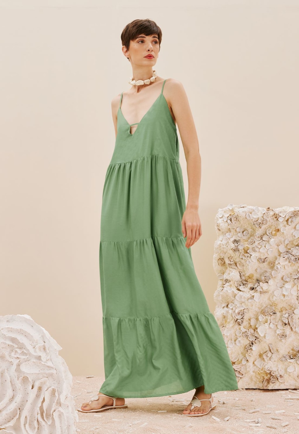 Vestido Longo Decote e Babados