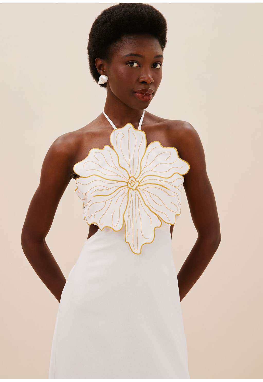 Vestido Longo Decote Flor Bordado