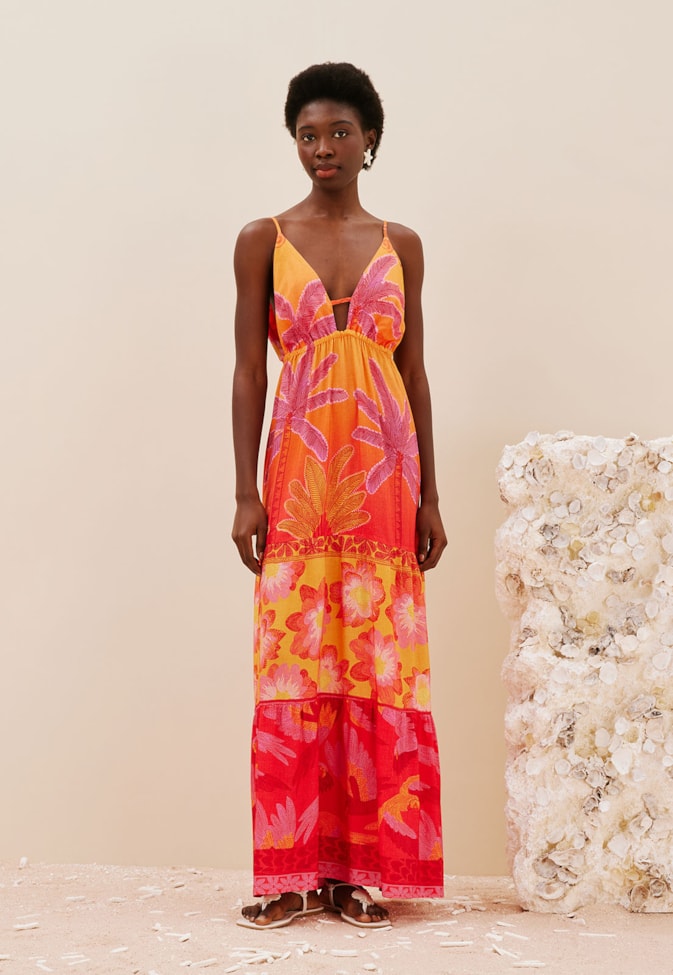 Vestido Longo Decote Profundo Praia das Bordadeiras