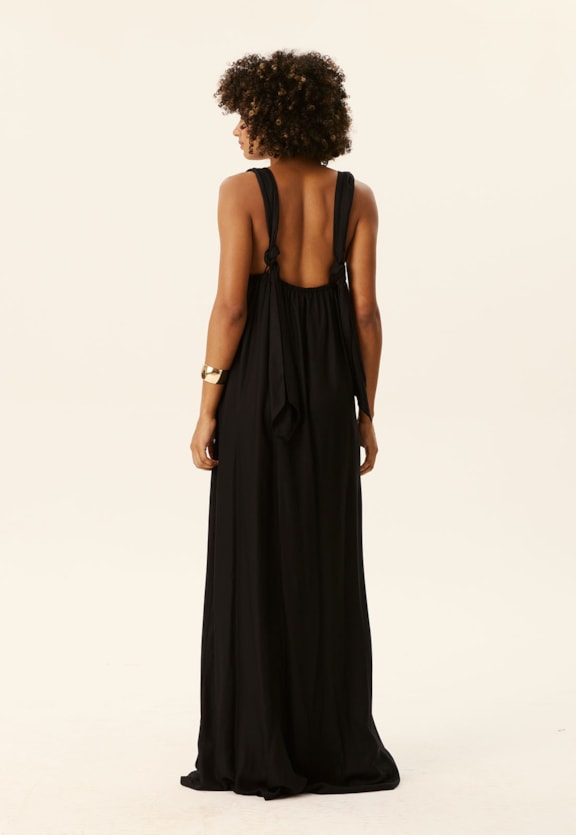 Vestido Longo Detalhe Argola Vista Frontal
