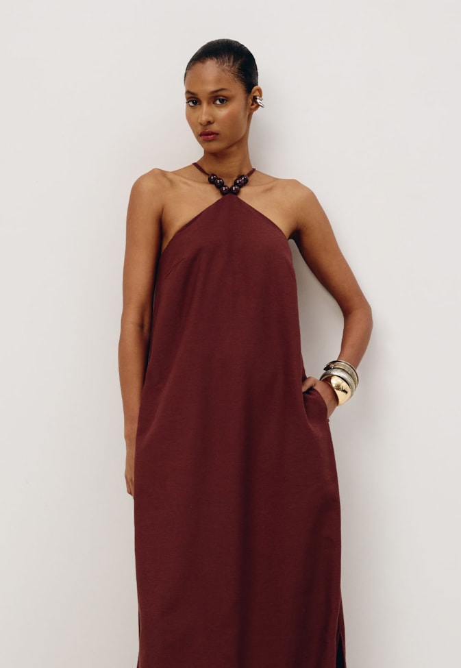 Vestido Longo Detalhe Contas Decote