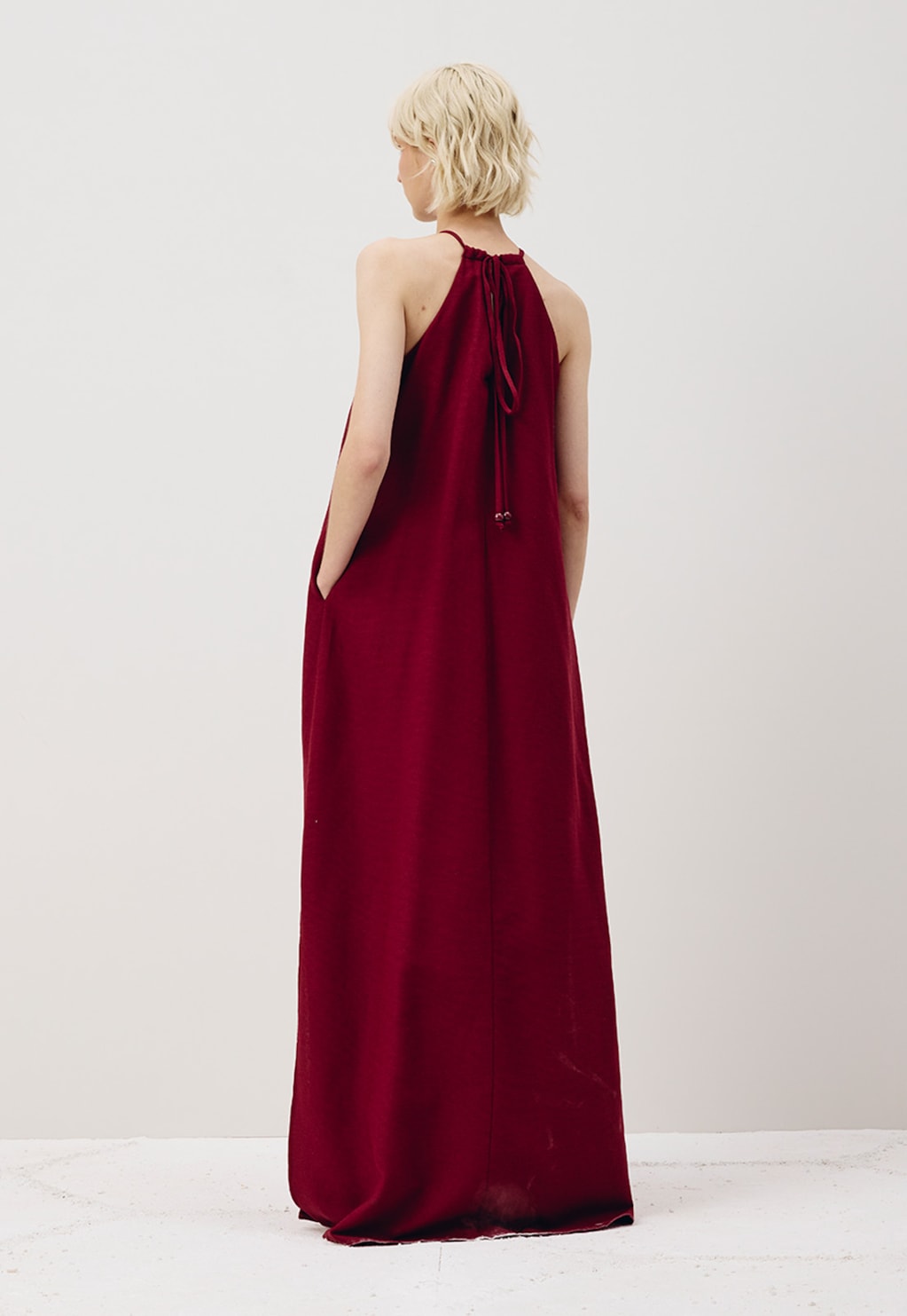 Vestido Longo Detalhe Contas Decote