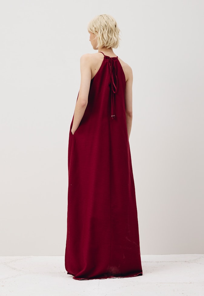 Vestido Longo Detalhe Contas Decote