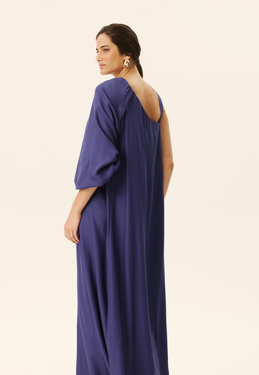 Vestido Longo Detalhe Corrente