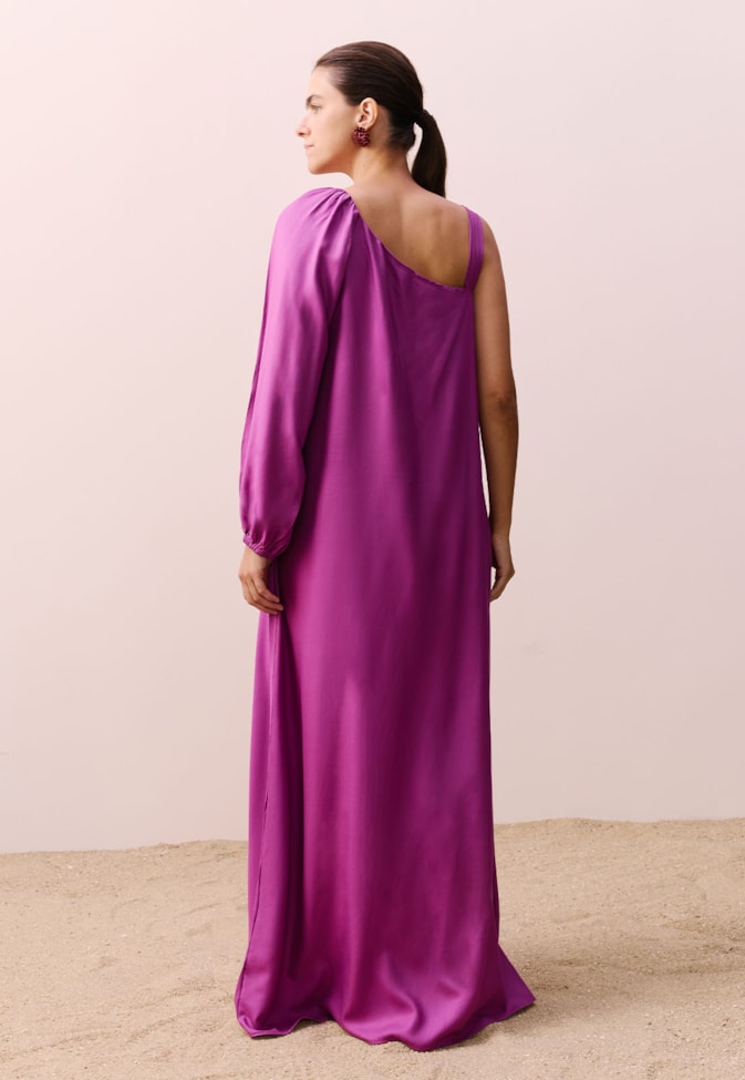 Vestido Longo Detalhe Corrente