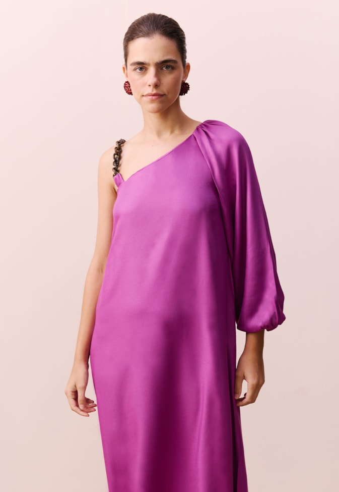 Vestido Longo Detalhe Corrente