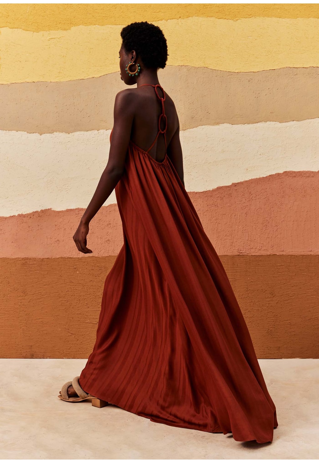 Vestido Longo Detalhe Corrente Costas