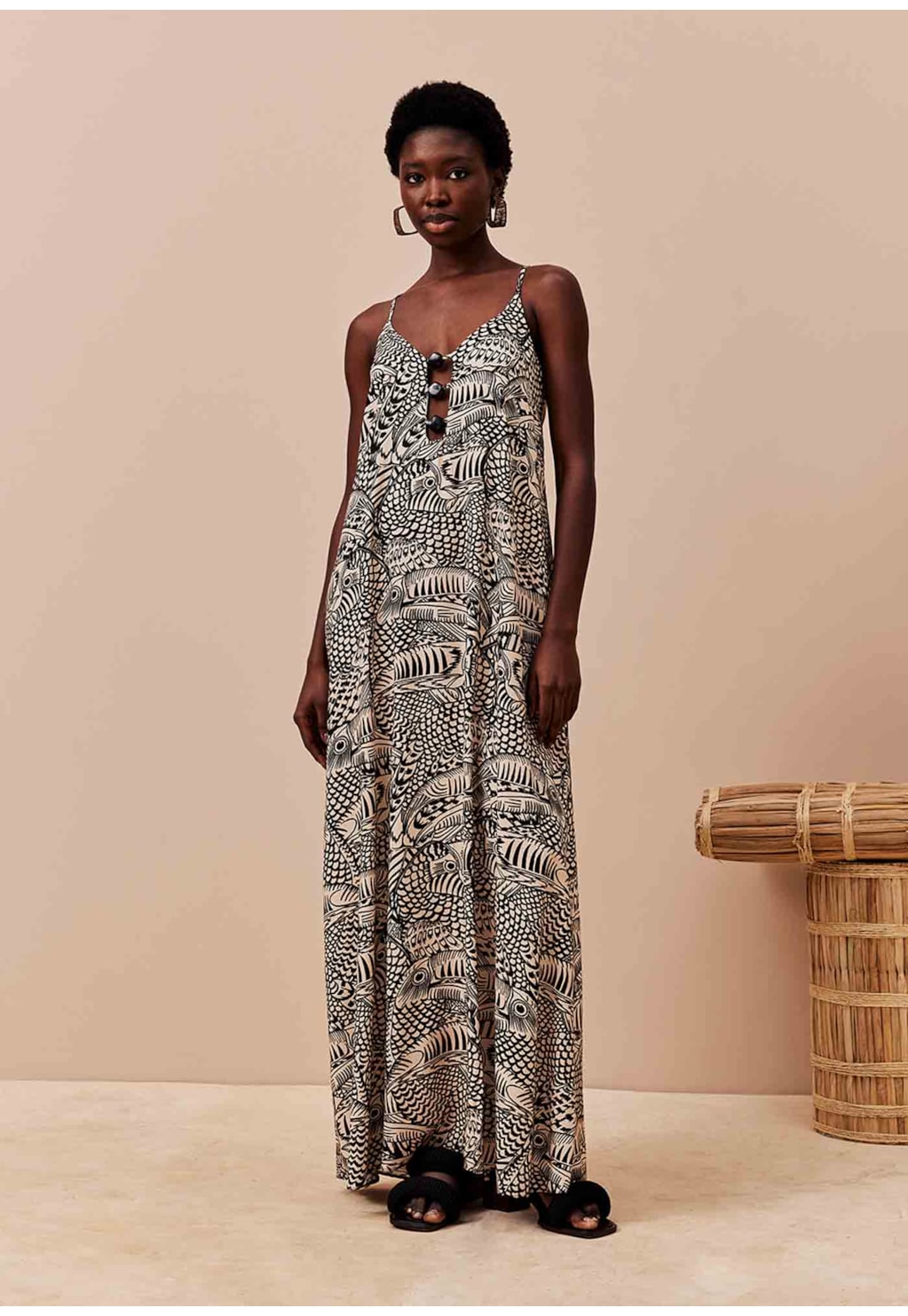 Vestido Longo Detalhes Pedras Estampado Tucán