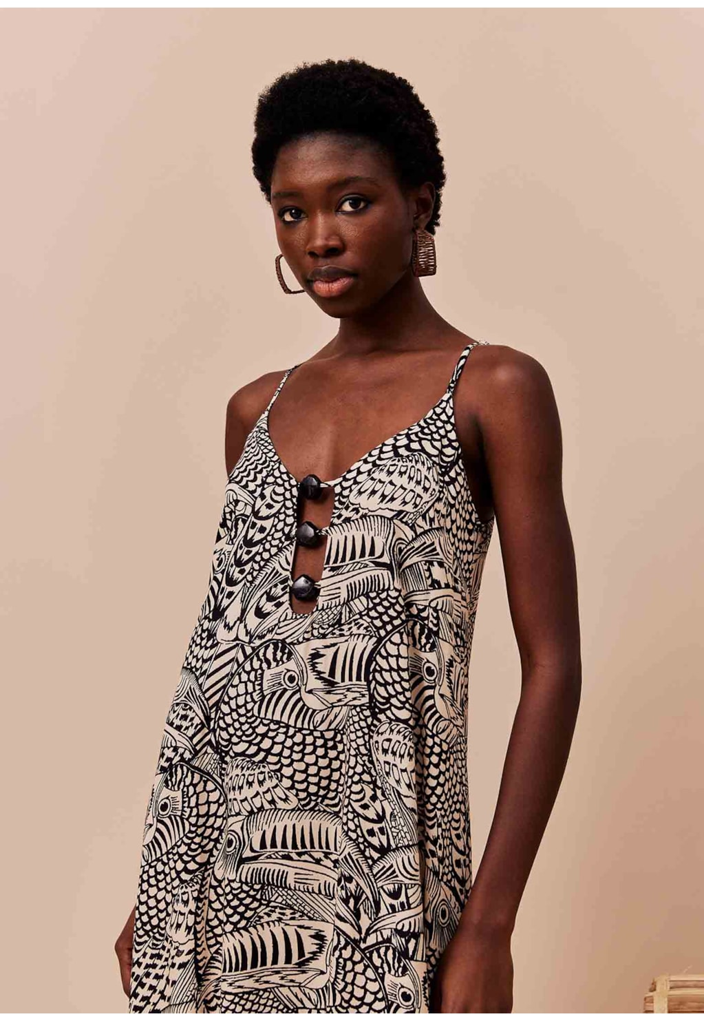 Vestido Longo Detalhes Pedras Estampado Tucán